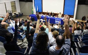 Vamos às ruas! Técnicos da Uerj reforçam em assembleia importância de mobilização