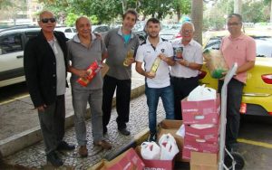 Sintuperj recebe doação de alimentos dos taxistas da Uerj