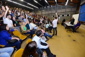 Após intensos debates, técnicos da Uerj mantêm greve