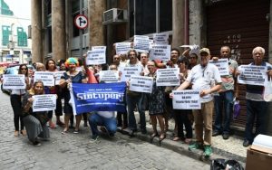 Aposentados fazem ato no Rioprevidência reivindicando direitos conquistados em Lei e são recebidos em reunião