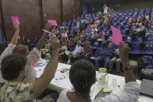 Progressão na carreira dá o tom na assembleia dos técnicos da Uerj