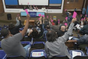 Técnicos da Uerj aprovam comissão para elaborar nova tabela de vencimentos