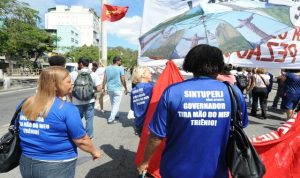 Sintuperj entra com ação em defesa dos triênios