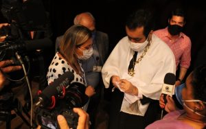 Sintuperj aproveita solenidade promovida pela Uerj e entrega a governador Claudio Castro carta com demandas das universidades públicas estaduais