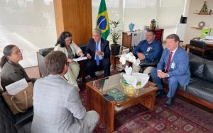 Comitiva do Sintuperj vai à Brasília e se reúne com secretário André Ceciliano para buscar destravamento dos auxílios e apoio para aprovação dos Planos de Carreira de Uerj e Uenf