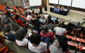 Assembleia dos técnicos debate ganhos para aposentados e termina com ida à Reitoria