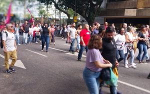 Profissionais da Enfermagem promovem ato em frente à residência de secretário municipal de Saúde do Rio