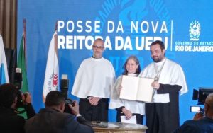 Nova reitora da Uerj, Gulnar Azevedo, e vice, Bruno Deusdará, são empossados em cerimônia com governador Claudio Castro no Palácio Guanabara