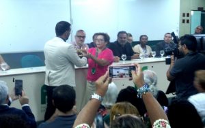 Faculdade de Enfermagem realiza transmissão de cargo para gestão 2024-2028