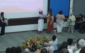 Coordenadora geral do Sintuperj é homenageada no Dia Internacional das Mulheres