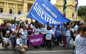 Servidores públicos estaduais realizam grande ato no Palácio Guanabara e cobram recomposição salarial