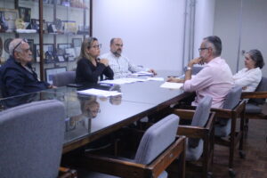 Sintuperj busca Reitoria na tentativa de agenda com o governador