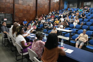 Em Assembleia, técnicos da Uerj aprovam estado de greve