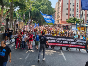 Servidores estaduais promovem grande ato em direção ao Palácio Guanabara em defesa da recomposição salarial