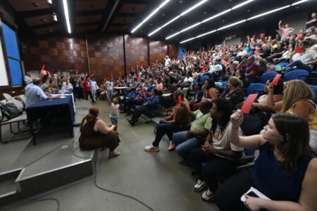 Assembleia dos servidores da Uerj debate conjuntura atual e Diretoria Executiva do Sintuperj defende o amadurecimento das mobilizações