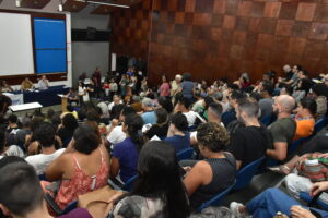 Estado ou indicativo de greve gera debate na Assembleia dos técnicos da Uerj