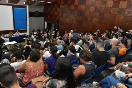 Estado ou indicativo de greve gera debate na Assembleia dos técnicos da Uerj