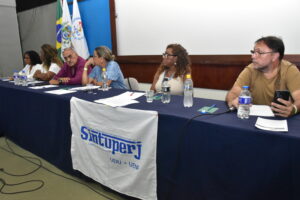 Impasse impede votação de propostas em assembleia dos técnicos da Uerj