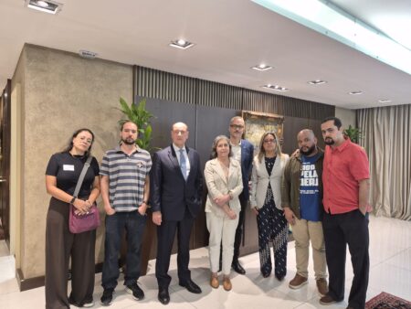 Reitoria e representantes dos técnico-administrativos, docentes e discentes se reúnem com o governador