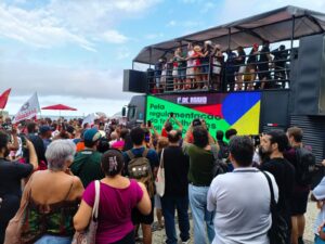 Em ato promovido em Copacabana, trabalhadores celebram 1° de Maio reivindicando direitos e criticando Congresso que se coloca como inimigo do povo