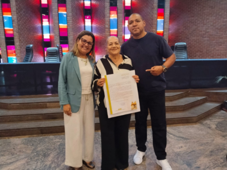 Sônia Regina de Souza Silva, servidora da Uerj, recebe Moção de Aplauso e Louvor por serviços prestados à população fluminense