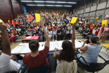 Técnicos da Uerj aprovam fim da greve